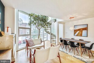 3240 Hiatt Pl NW in Washington, DC - Building Photo