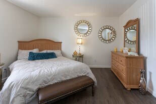 Arcadia Park in Tucson, AZ - Building Photo