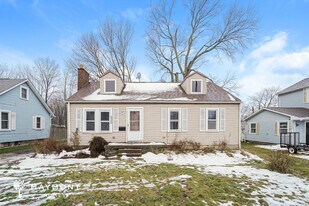 430 Garfield St in Geneva, OH - Building Photo