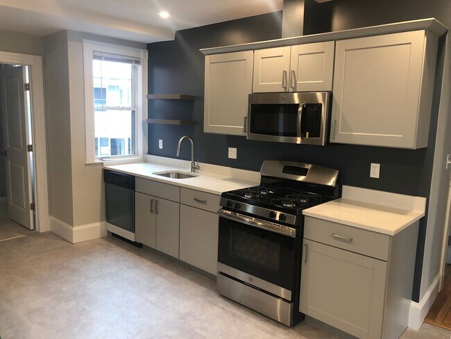 24 Pond St, Unit 2 in Boston, MA - Building Photo - Building Photo