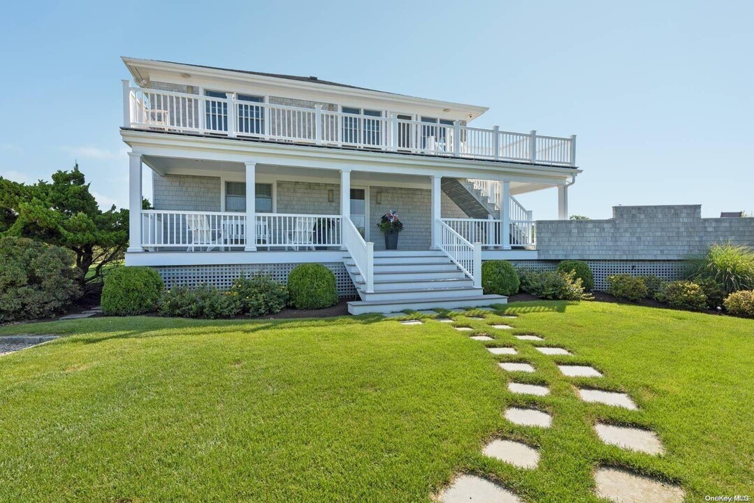 28 Stacy Dr in Westhampton Beach, NY - Foto de edificio