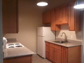 831 Palm Ave in Redwood City, CA - Building Photo - Building Photo