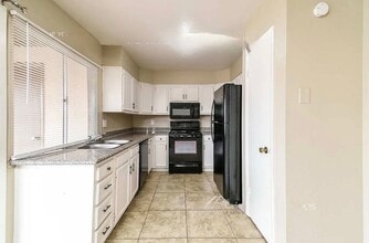 6014 S 41st Pl in Phoenix, AZ - Foto de edificio - Building Photo