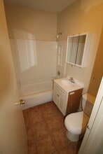 235 Collins St in Hartford, CT - Building Photo - Building Photo