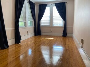 240 Paris St in Boston, MA - Building Photo - Building Photo