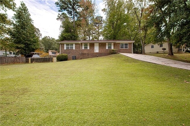 property at 1006 Hampton Ct NW