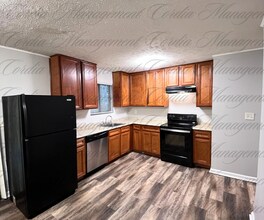 1020 Eisenhower Ct SE in Atlanta, GA - Building Photo - Building Photo