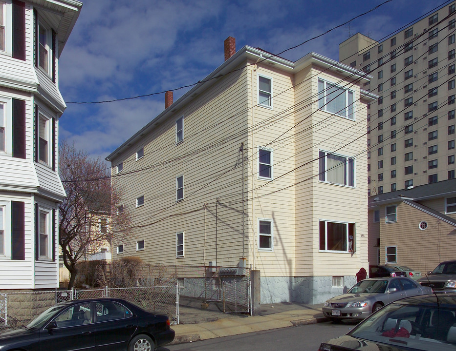 398 Ferry St in Fall River, MA - Foto de edificio