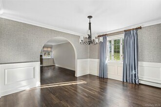 44 Old Ox Rd in Manhasset, NY - Building Photo - Building Photo