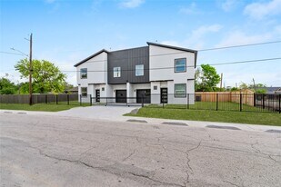 6186 Eastland St in Houston, TX - Building Photo