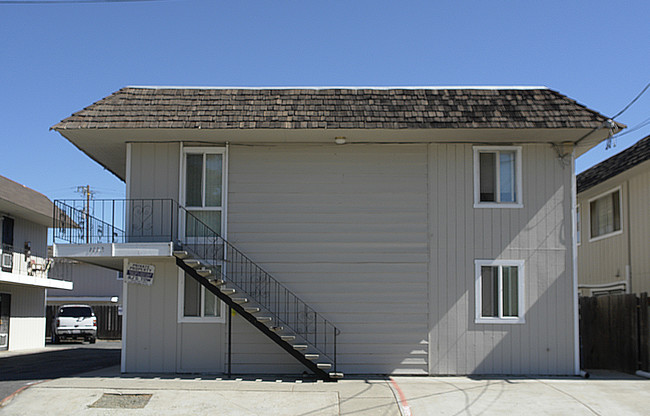 1112 W 5th St in Antioch, CA - Building Photo - Building Photo