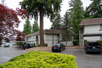 Ridgewood Village in Kirkland, WA - Building Photo - Building Photo