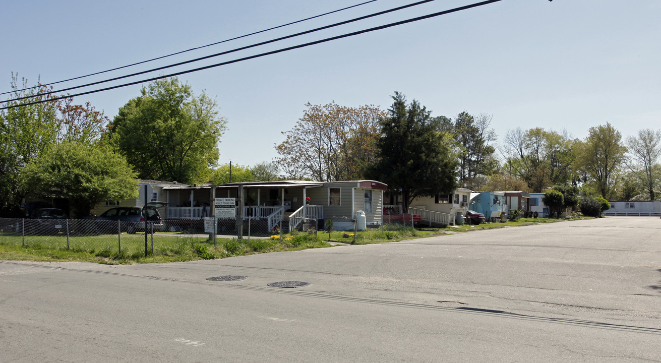 Mobile Towne Park in Richmond, VA - Building Photo