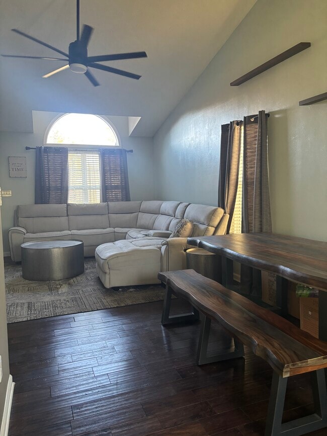 7749 Wind Run Cir in Indianapolis, IN - Foto de edificio - Building Photo