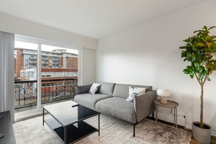 254 E 12th Ave in Vancouver, BC - Building Photo