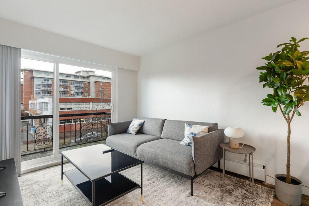 254 E 12th Ave in Vancouver, BC - Building Photo