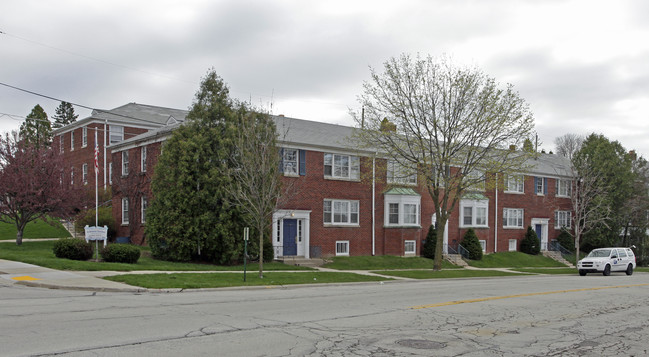 Ardmore Terrace in Shorewood, WI - Building Photo - Building Photo