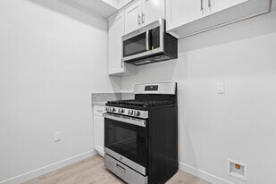 8444 Columbus Ave in Los Angeles, CA - Building Photo