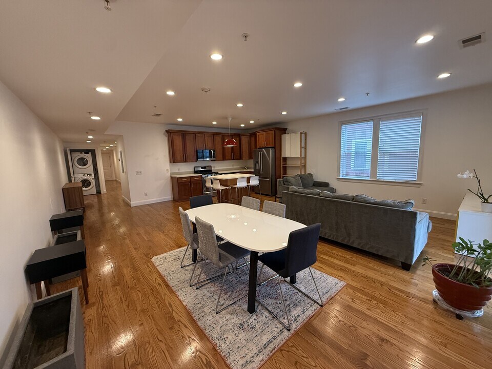 37 Coffey St in Boston, MA - Building Photo