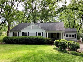 1403 Cinderella Rd in Lookout Mountain, GA - Building Photo