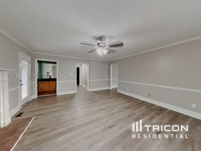 5710 Windworth Dr in Winston-Salem, NC - Foto de edificio - Building Photo