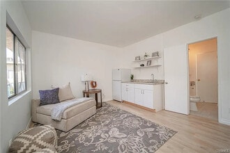 14560 Clark St, Unit 213 in Sherman Oaks, CA - Building Photo - Building Photo