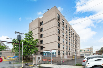 175-21 149th Ave in New York, NY - Building Photo - Building Photo