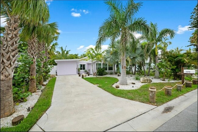 1210 Bay Palm Blvd