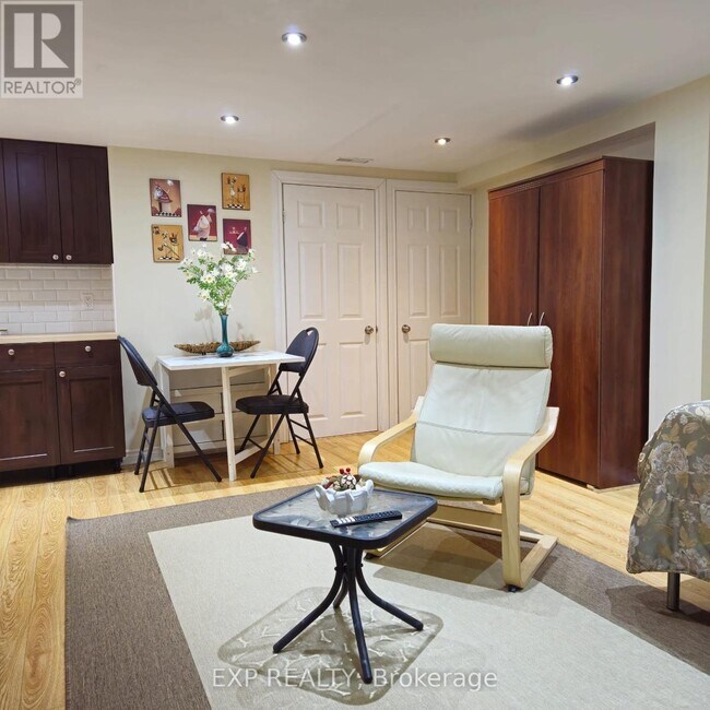 47 Mare Crescent in Toronto, ON - Building Photo - Building Photo