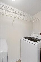 9901 Westview Dr, Unit 325 in Coral Springs, FL - Foto de edificio - Building Photo