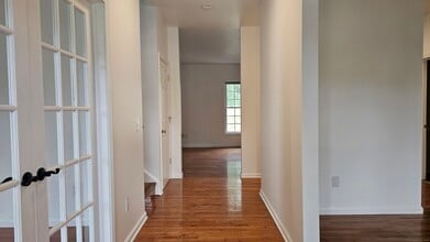 48 Meadow Brook Rd in Brookfield, CT - Building Photo - Building Photo