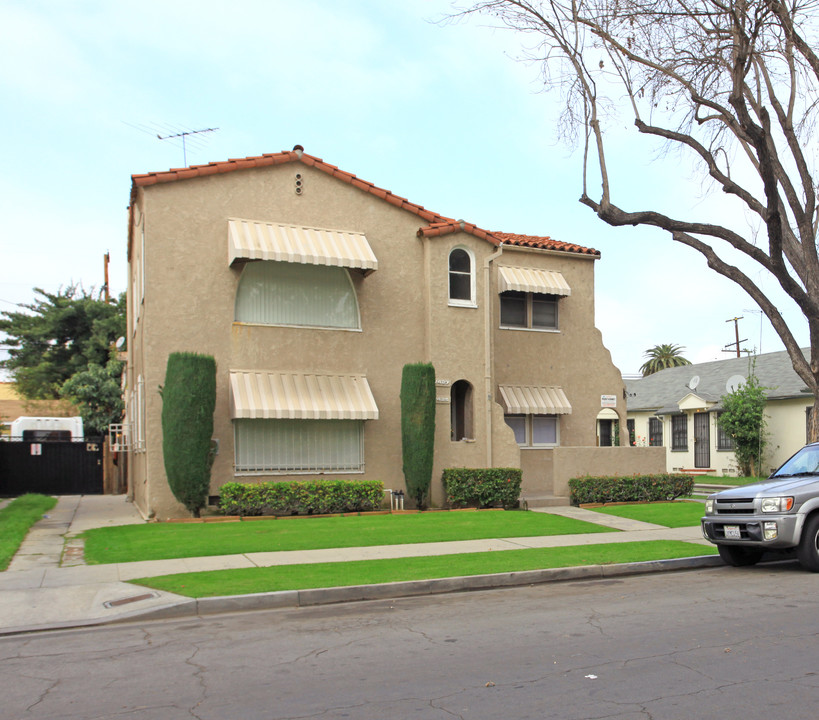 2425-2429 Cedar Ave in Long Beach, CA - Building Photo