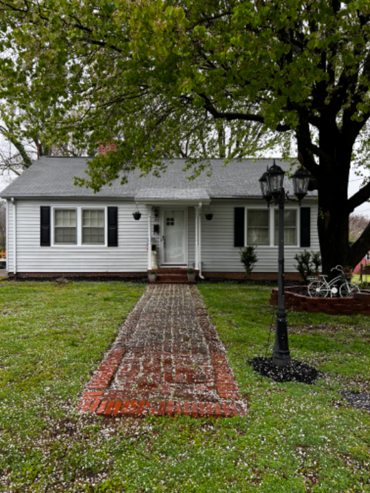 111 N Charles St in Roxboro, NC - Building Photo