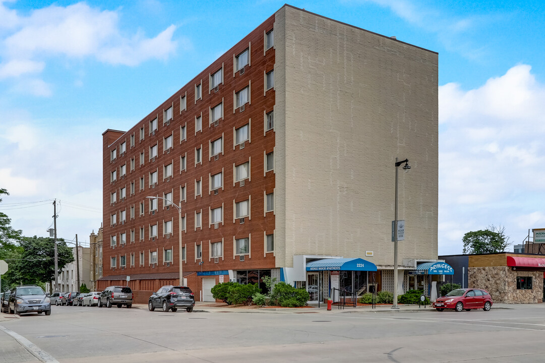 Avenue Manor Apartments in Milwaukee, WI - Foto de edificio