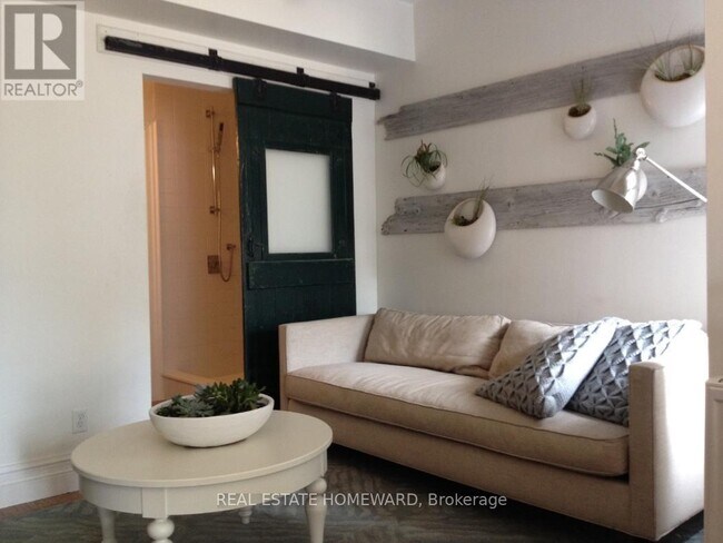 36 Caroline Ave in Toronto, ON - Building Photo - Building Photo