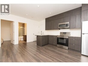 7230 Kitchener St in Burnaby, BC - Building Photo - Building Photo