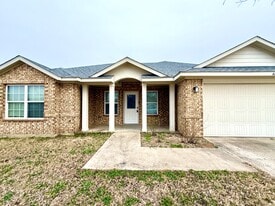 4628 Lakeshore Dr in Ardmore, OK - Building Photo