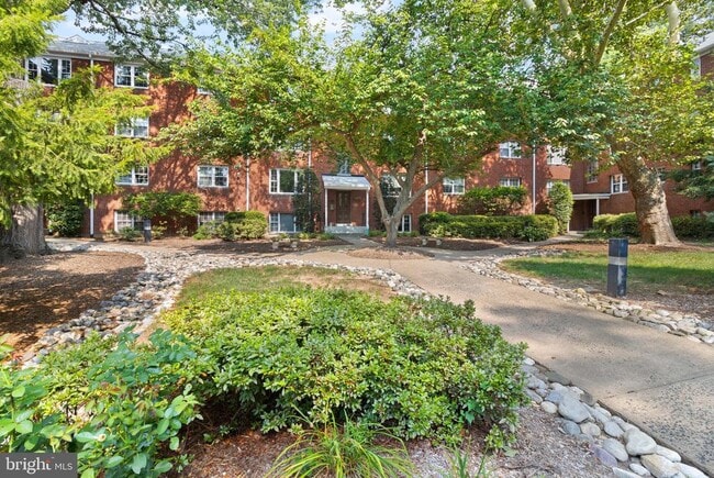 property at 1425 N Nash St