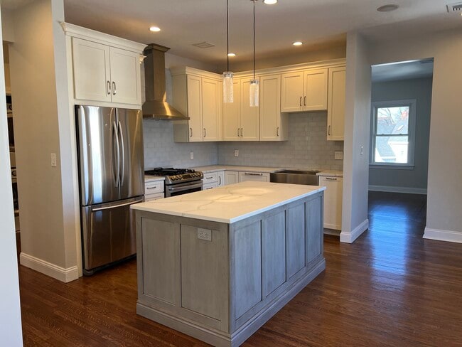731 Cambridge St, Unit 2 in Boston, MA - Building Photo - Building Photo
