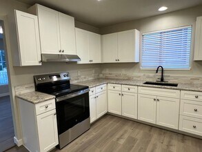 238 N Delaware Ave in Wenatchee, WA - Building Photo - Building Photo