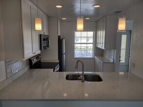 2780 Kings Lake Blvd in Naples, FL - Building Photo - Building Photo