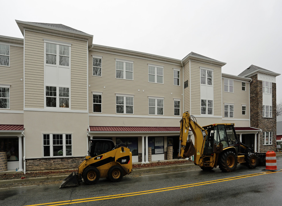 Brookland at Lakepointe in Hopatcong, NJ - Building Photo