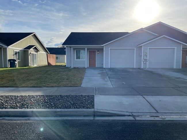 property at 1209 W Franklin St