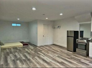 686 Santa Maria Rd, Unit El Sobrante Studio in El Sobrante, CA - Foto de edificio - Building Photo