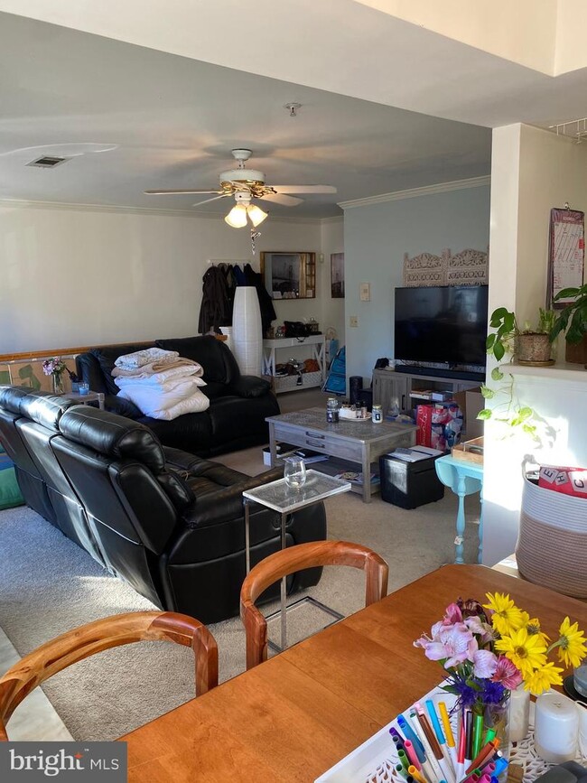 5821 Inman Park Cir-Unit -110 in Rockville, MD - Foto de edificio - Building Photo