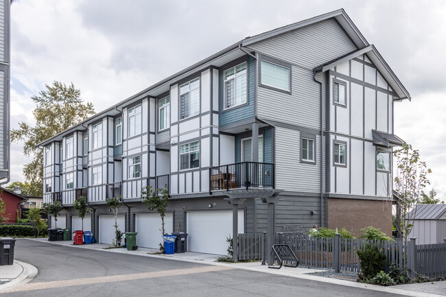 17528 60 Av in Surrey, BC - Building Photo - Building Photo