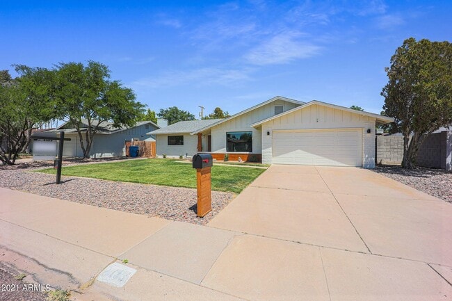 8133 N 16th Dr in Phoenix, AZ - Building Photo - Building Photo