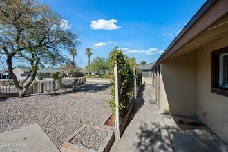 2601 N 51st St in Phoenix, AZ - Building Photo - Building Photo