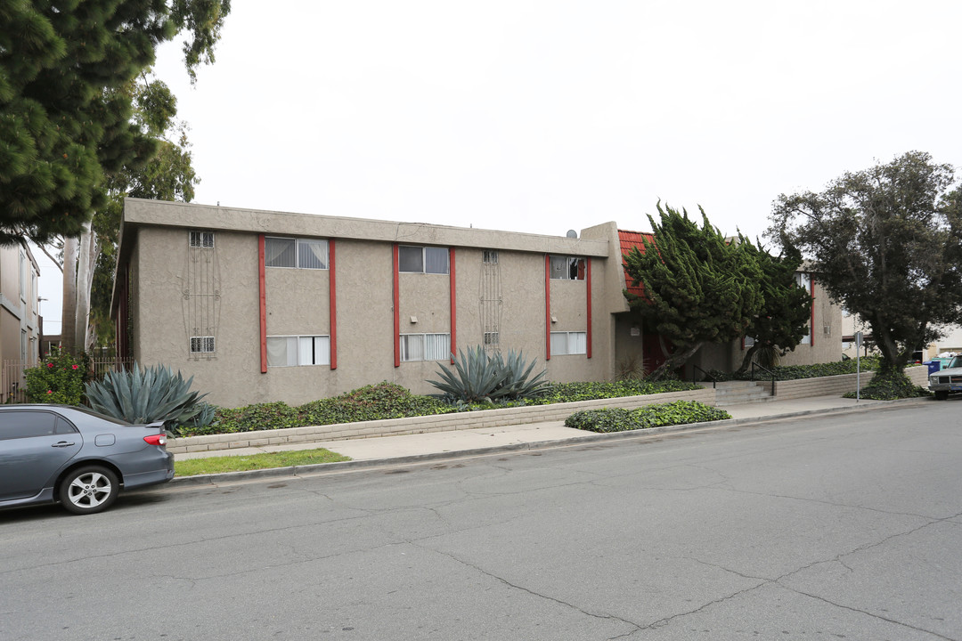 2350 Peacock Ave in Ventura, CA - Building Photo