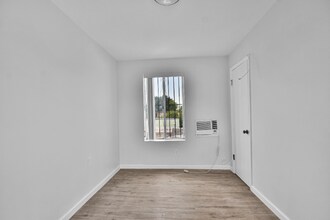 1842 NW 19th Terrace-Unit -1 in Miami, FL - Building Photo - Building Photo